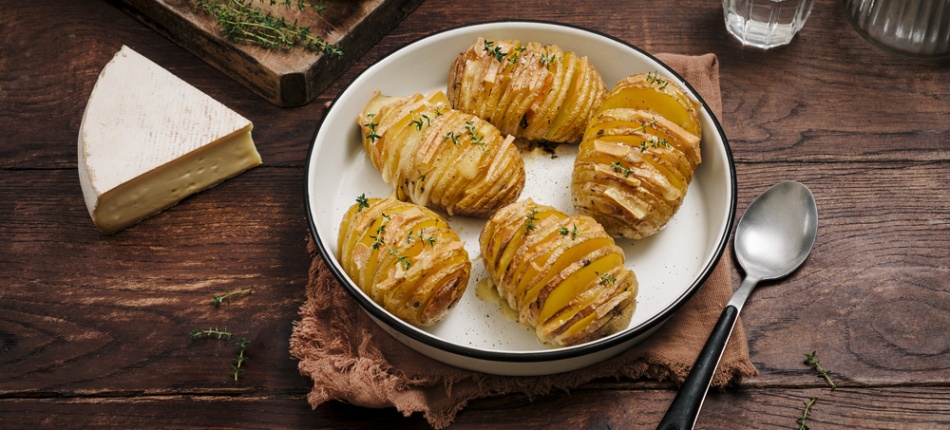 Photo de présentation de pommes de terre Hasselback au Saint-Nectaire