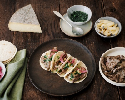 Photo de présentation de tacos bœuf mariné, Saint-Nectaire et sauce chimichurri