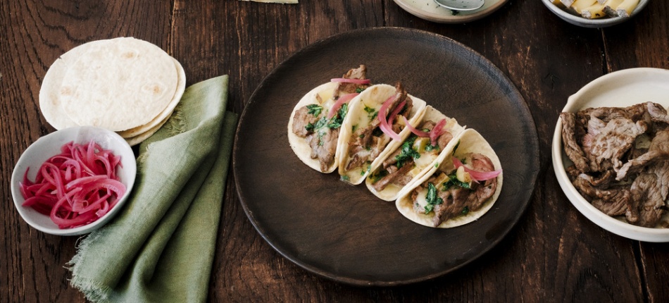 Photo de présentation de tacos bœuf mariné, Saint-Nectaire et sauce chimichurri