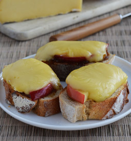 Tartines de pommes et Saint-Nectaire